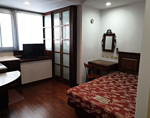 精緻古典裝潢.實木地板.寬敞衛浴 - Image 1