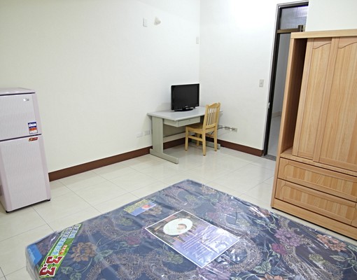 鄰近捷運鳳山西站鬧中取靜之高優質單人套房 - Image 2