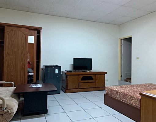 林森路套房乾淨單純~歡迎洽詢 - Image 1