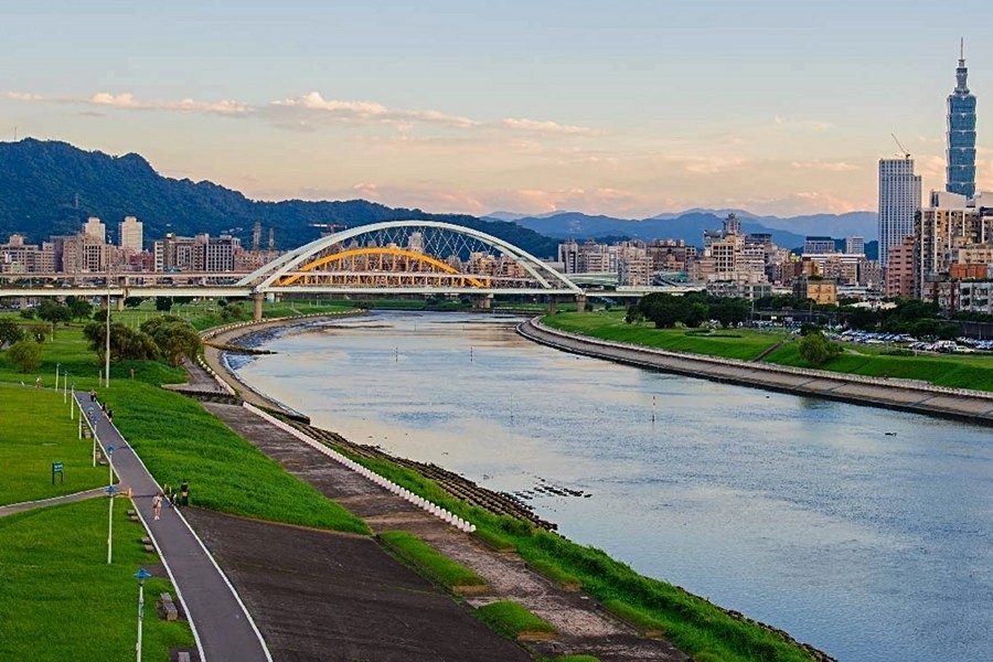 一橋就進台北市。