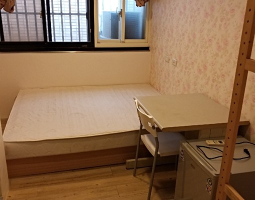超近後山埤站,大對外窗,門前廣場公園 - Image 1
