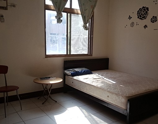 縣政九街機能套房含網路+第四台+飲水機 - Image 1