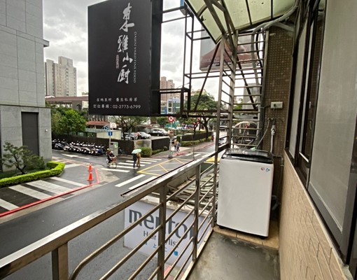 忠孝新生捷運站旁新裝潢獨立套房 - Image 3
