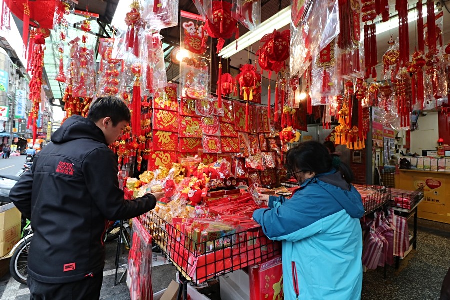 新家也要買些擺飾才行呢!