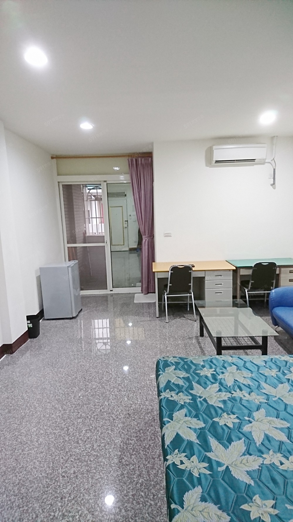 房間寬大採光通風良好及大金冷氣