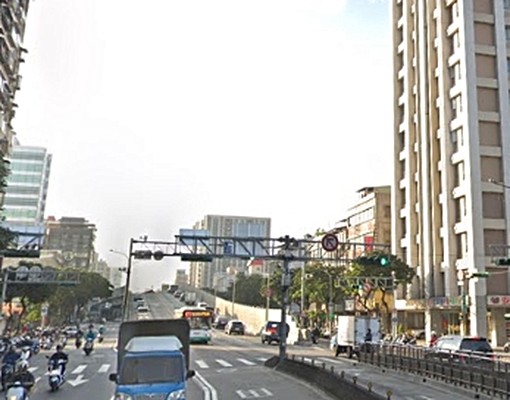出門即到民權西捷運電梯景觀美套房寵物可議 - Image 1