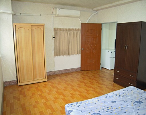 近中華路~有隔間1房1廳~2台冷氣~採光棒 - Image 4