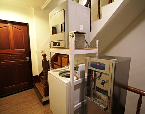 有獨立衛浴的雅房."走路"到巨蛋百貨3分鐘.機能佳 - Image 9