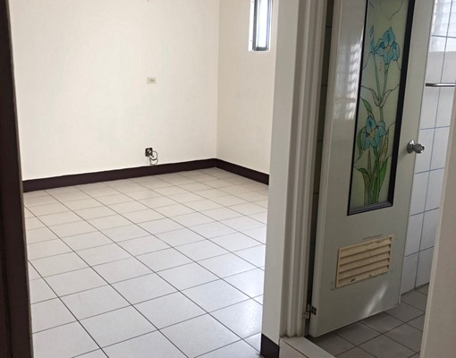 東區/外勞/整棟出租/120坪/雙車位 - Image 2