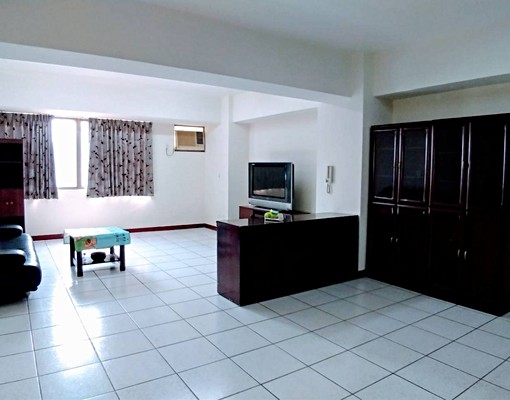 69坪大空間、270度採光,廁所開窗、平面大車位 - Image 1