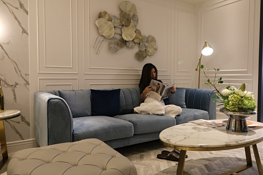 這個客廳空間好寬敞