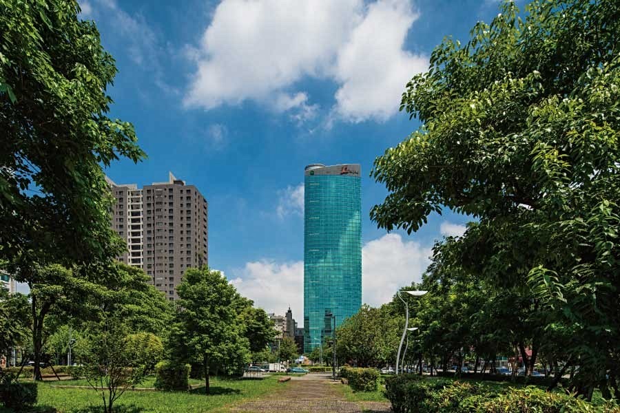這邊有草悟道也有美術綠園道,想遛孩不怕沒處去。