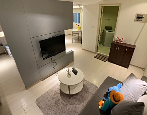 大空間一房可旋轉電視牆有自己專屬的置物櫃 - Image 7