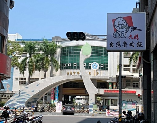 友愛商圈(僑平國小前)~電梯大套房出租 - Image 2