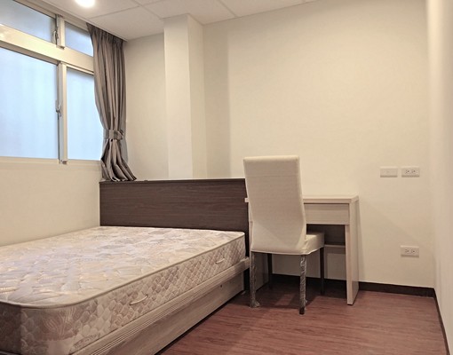 南勢角站四分鐘爆炸採光大套房 - Image 1