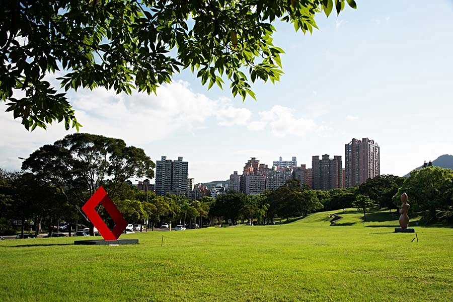 周邊擁有多座公園綠地