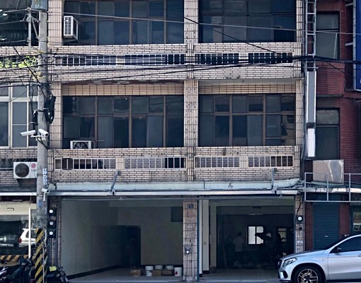 屋主自租~中華路1樓黃金店面!(已隔間)歡迎各行業洽談. - Image 9
