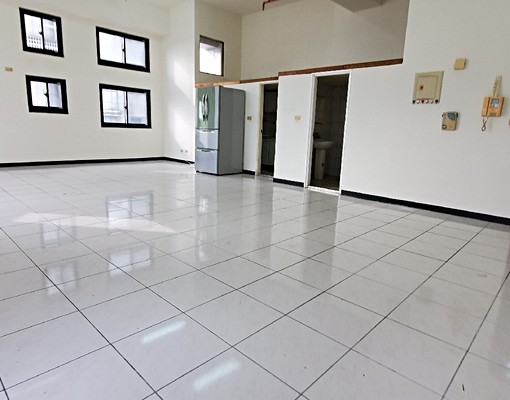 可辦可住中興商圈挑高4米2 - 591租屋網 - Image 1