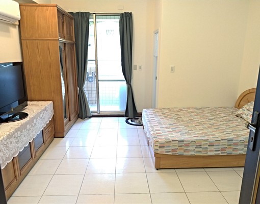 中山國小站旁~平面套房.採光~屋況佳! - Image 1