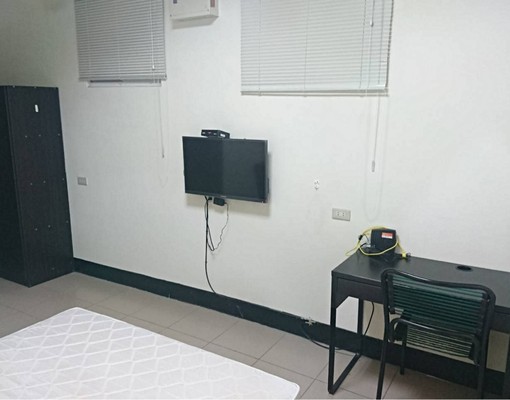 限時降價！新採光學生大套房!近74 - Image 2