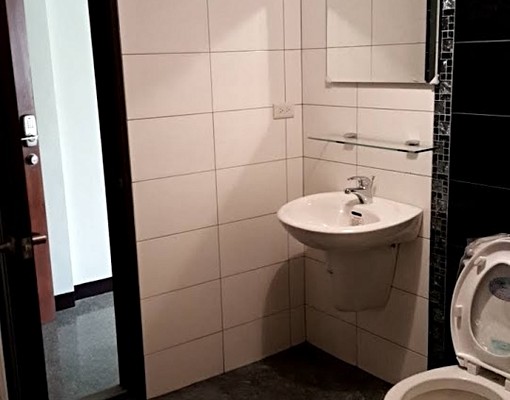 安南區優質舒適大套房/採光佳/通風好/含水費 - Image 4