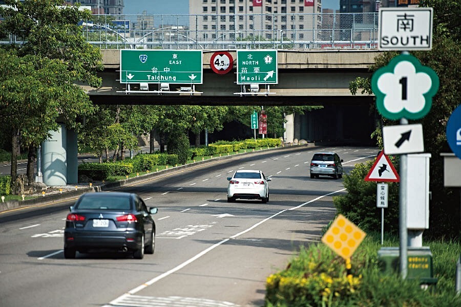 國道1號西屯交流道