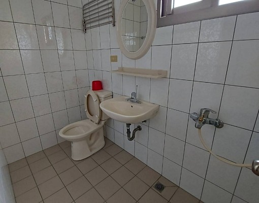 近園區採光通風套房/垃圾處理 - Image 4