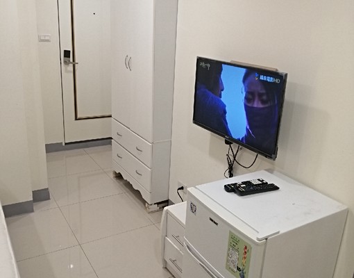 安全精緻溫馨套房，15線路線公車站旁. - Image 1