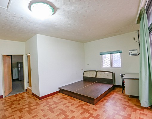 自租~套房含網路~含水~中正國小旁 - Image 1