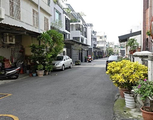 蛋黃學區*邊間大透天”裝潢全新* - Image 8