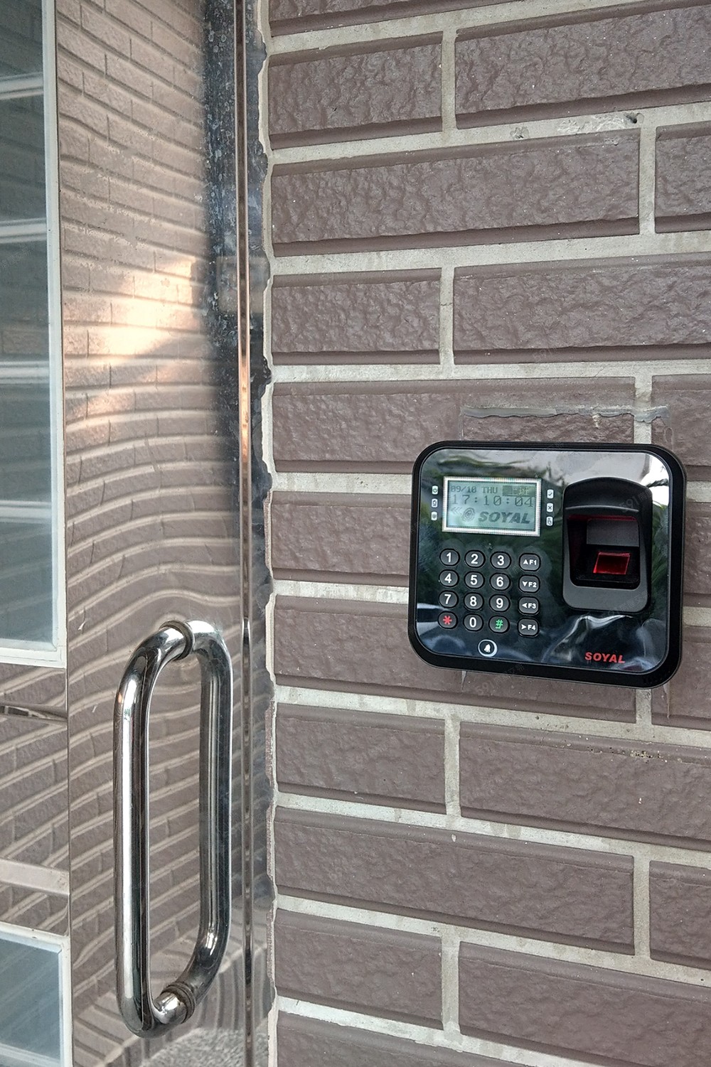 業界第一品牌指紋門禁