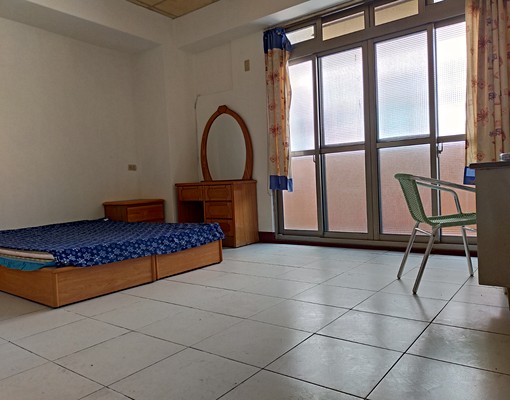 三樓獨立套房附陽台,環境清幽 - Image 1