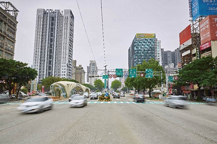 台灣大道三段車流量大。