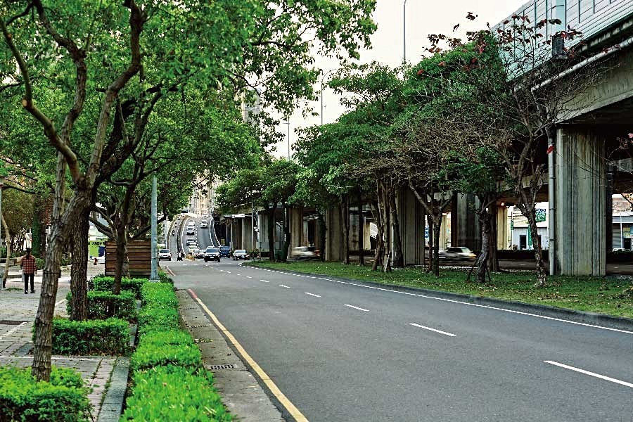 74號道路匝道也很近。