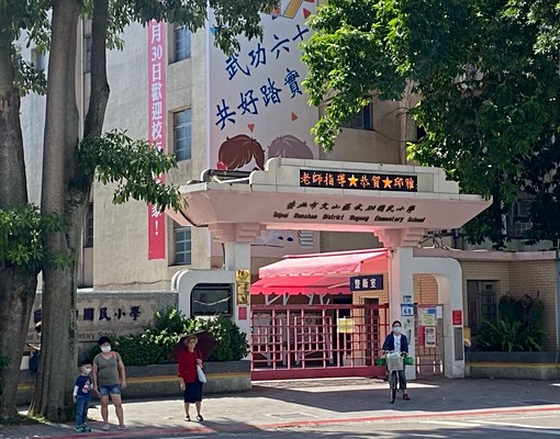 萬隆捷運6分鐘通風採光方正雅房 - Image 3