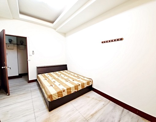 華泰路透天電梯2樓雅房 - Image 2