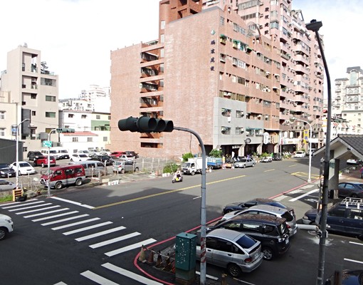 華泰路透天電梯2樓雅房 - Image 11