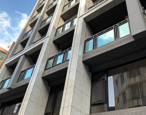 新建全新裝潢,強化隔音玻璃,生活機能佳 - Image 1