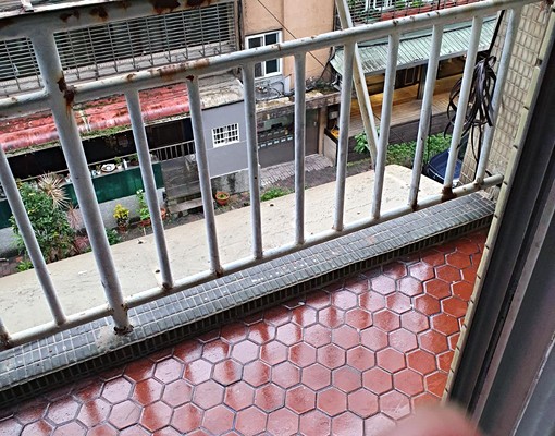 電梯無炊冷氣雅房+獨立陽台近南京三民路口 - Image 3