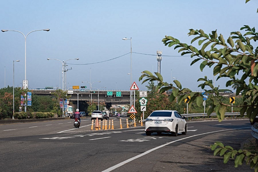 草屯國道、快速道路匯聚非常便利