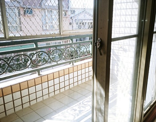 透天4樓半純住家,中庭花園,超大室內車庫 - Image 4