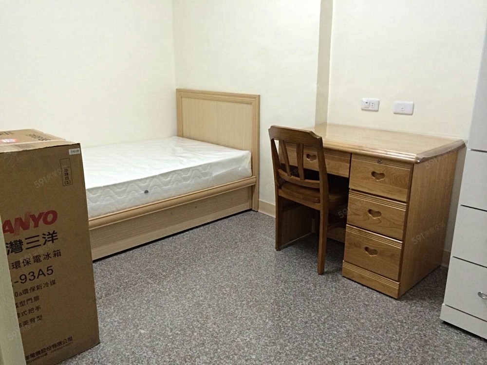 獨立筒彈簧床墊，實木傢俱