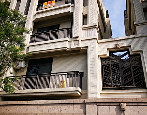 楠梓交流道旁大面寬店住(可停4台車) - Image 1