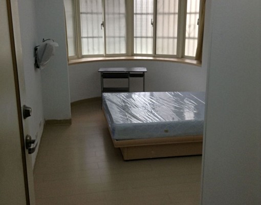 大坪林捷運站步行兩分鐘低樓層採光陽台套房可租補 - Image 1