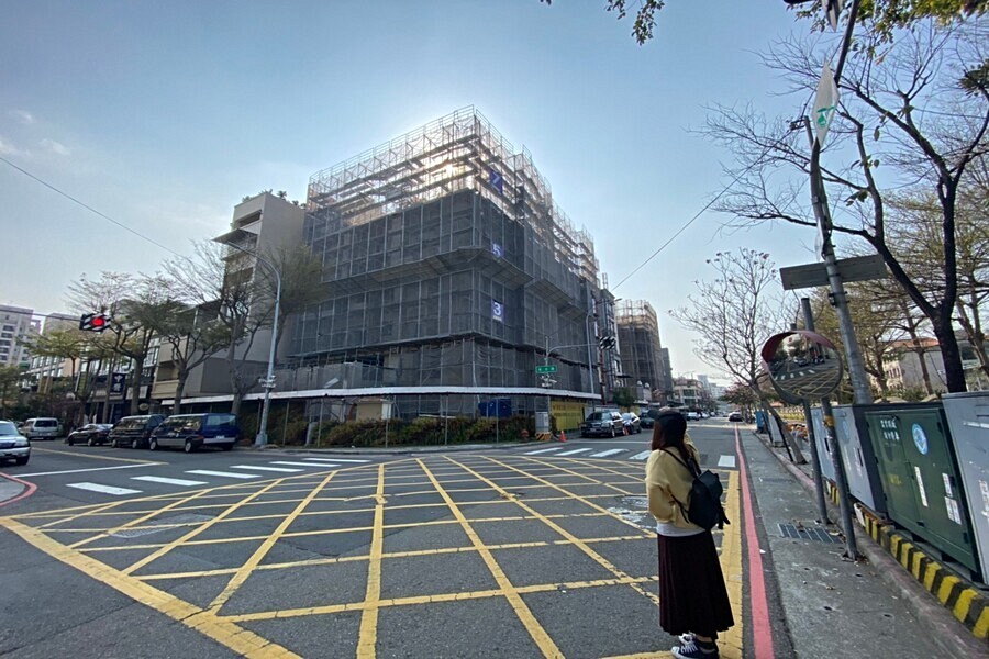 林林七實地走訪基地周邊