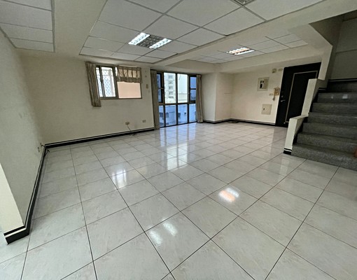 東區近南紡超大坪數一層一戶樓中樓 - Image 7