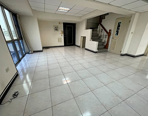 東區近南紡超大坪數一層一戶樓中樓 - Image 8