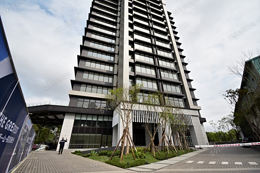 長群君臨實景圖