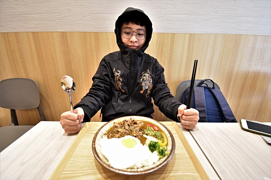 還不知道咖哩有點辣的我