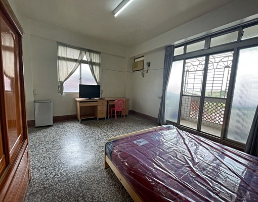 中正路近南開邊間採光套房 - Image 1